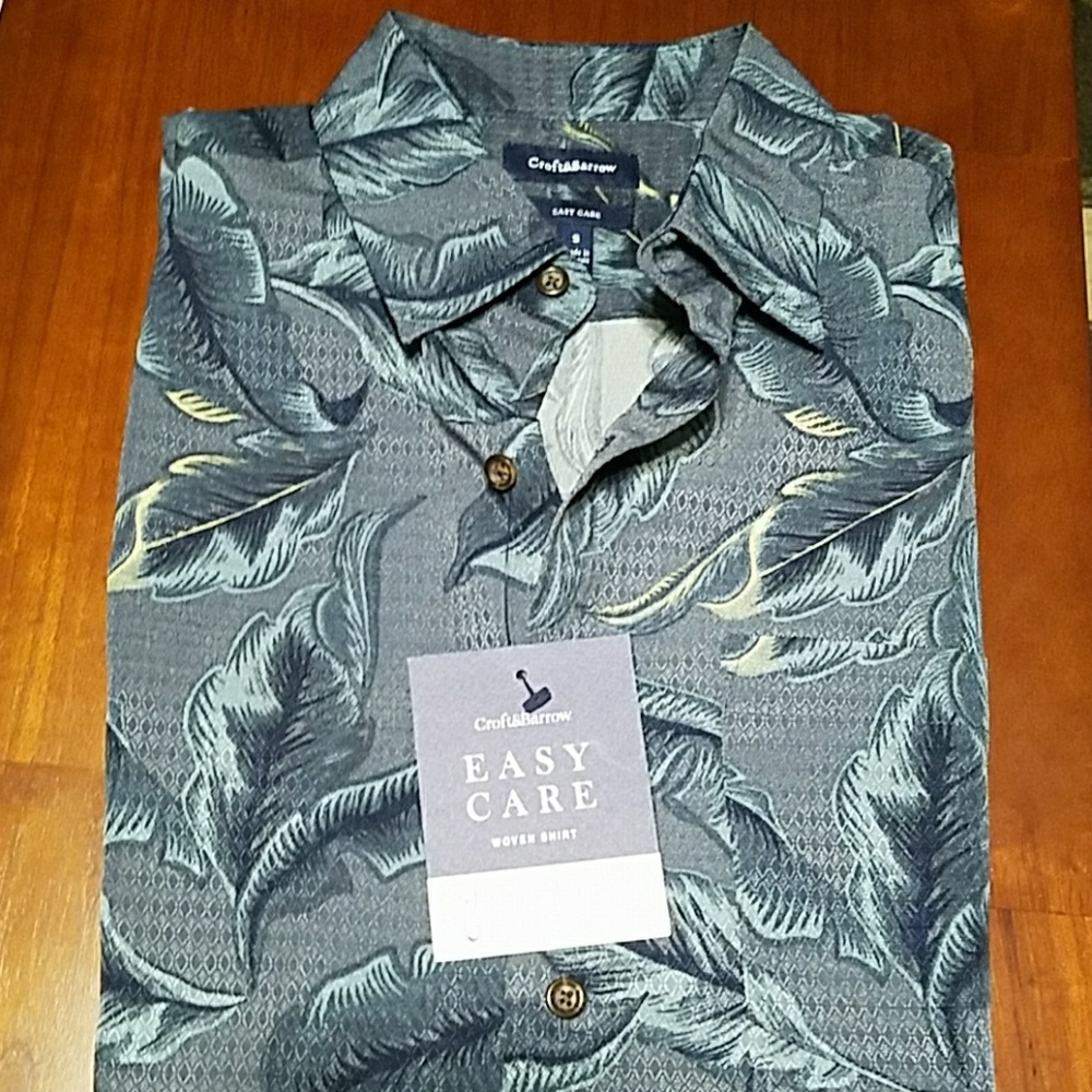 Croft & Barrow woven shirt sleeve button down